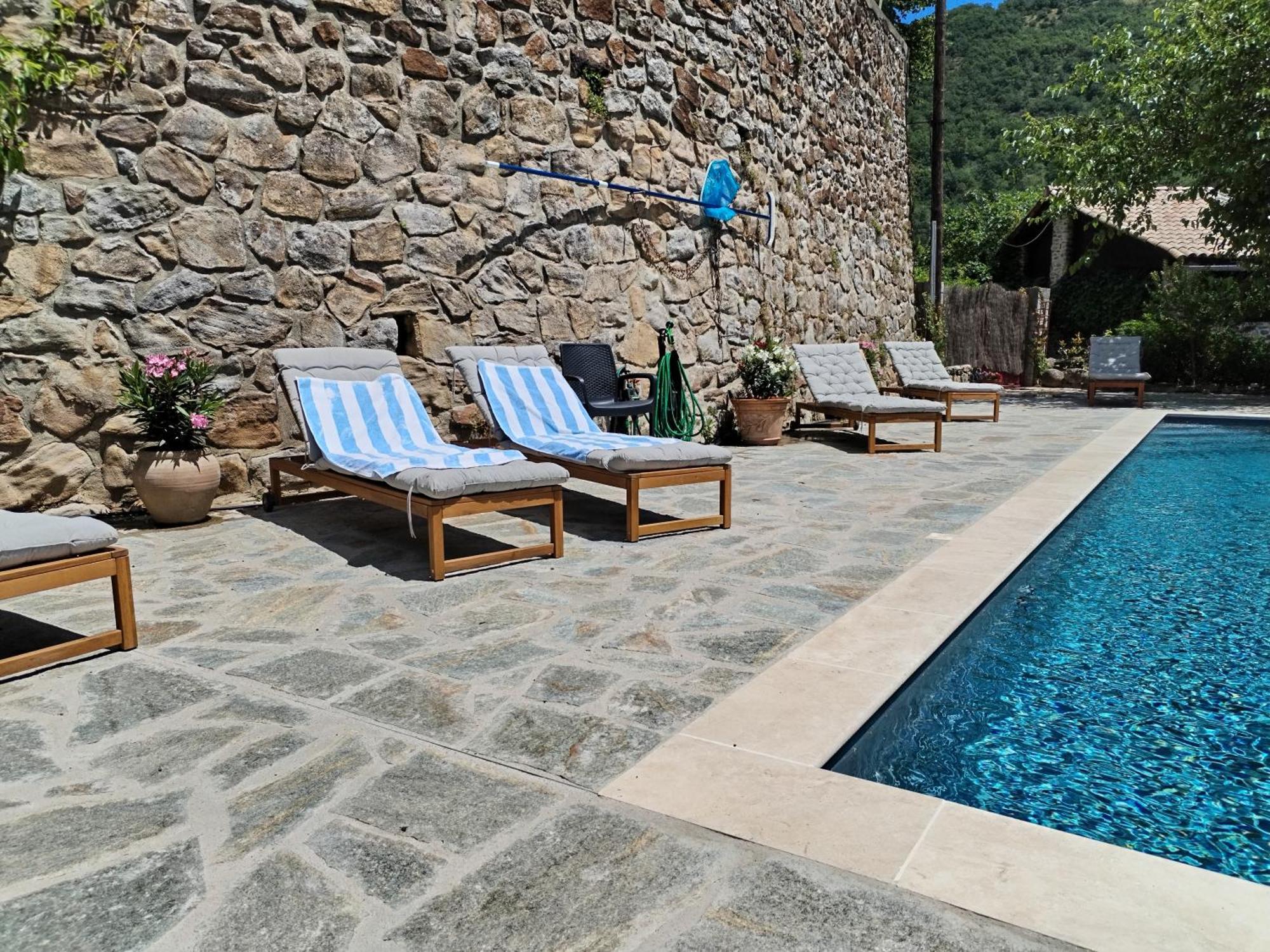 Mes Maisons Gardoises, Two Gites Sleeping 13 With Two Private Pools, Kids Room, Laundry, Disco, Free Wifi, Linen And Dog'S Are Welcome Gagnieres Luaran gambar